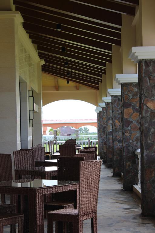 Golden Peacock Resort Hotel Beira Exteriör bild
