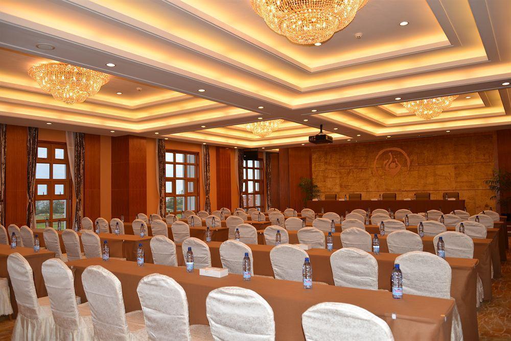 Golden Peacock Resort Hotel Beira Exteriör bild