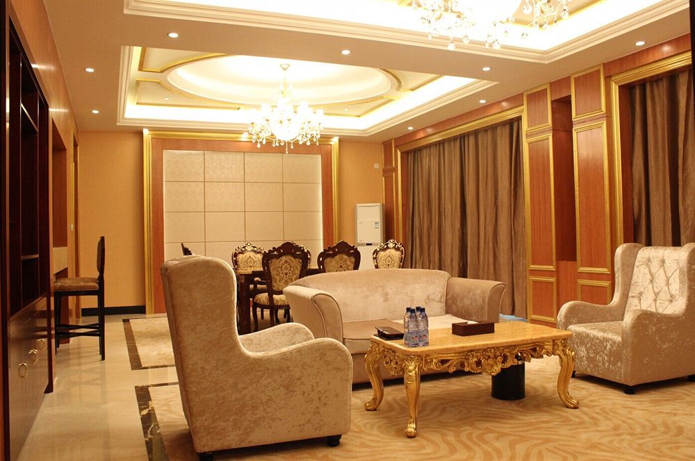 Golden Peacock Resort Hotel Beira Exteriör bild