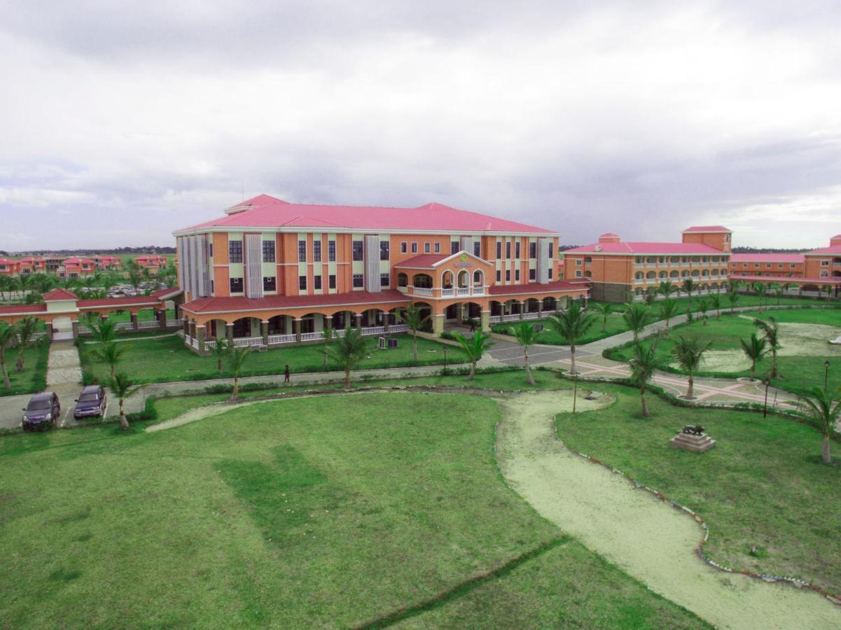 Golden Peacock Resort Hotel Beira Exteriör bild