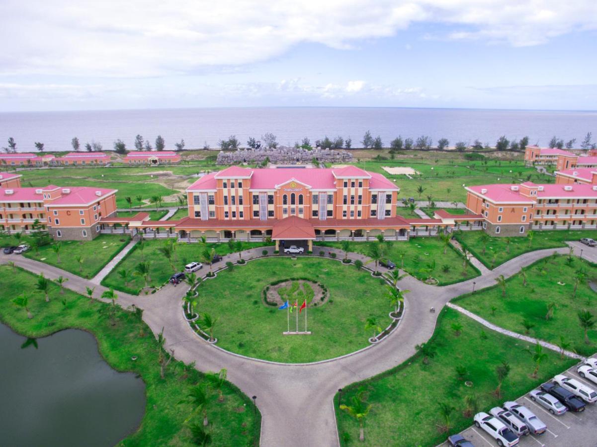 Golden Peacock Resort Hotel Beira Exteriör bild